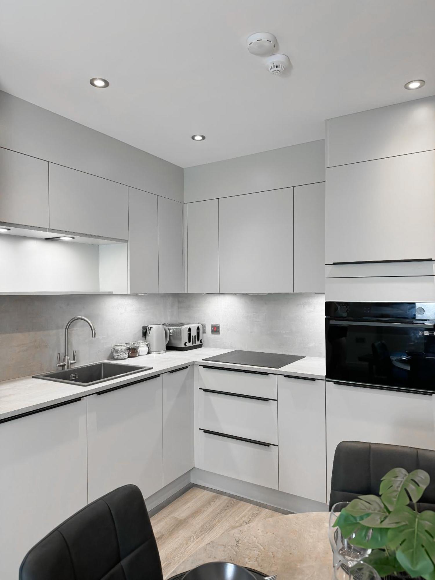 Apartment Hull *