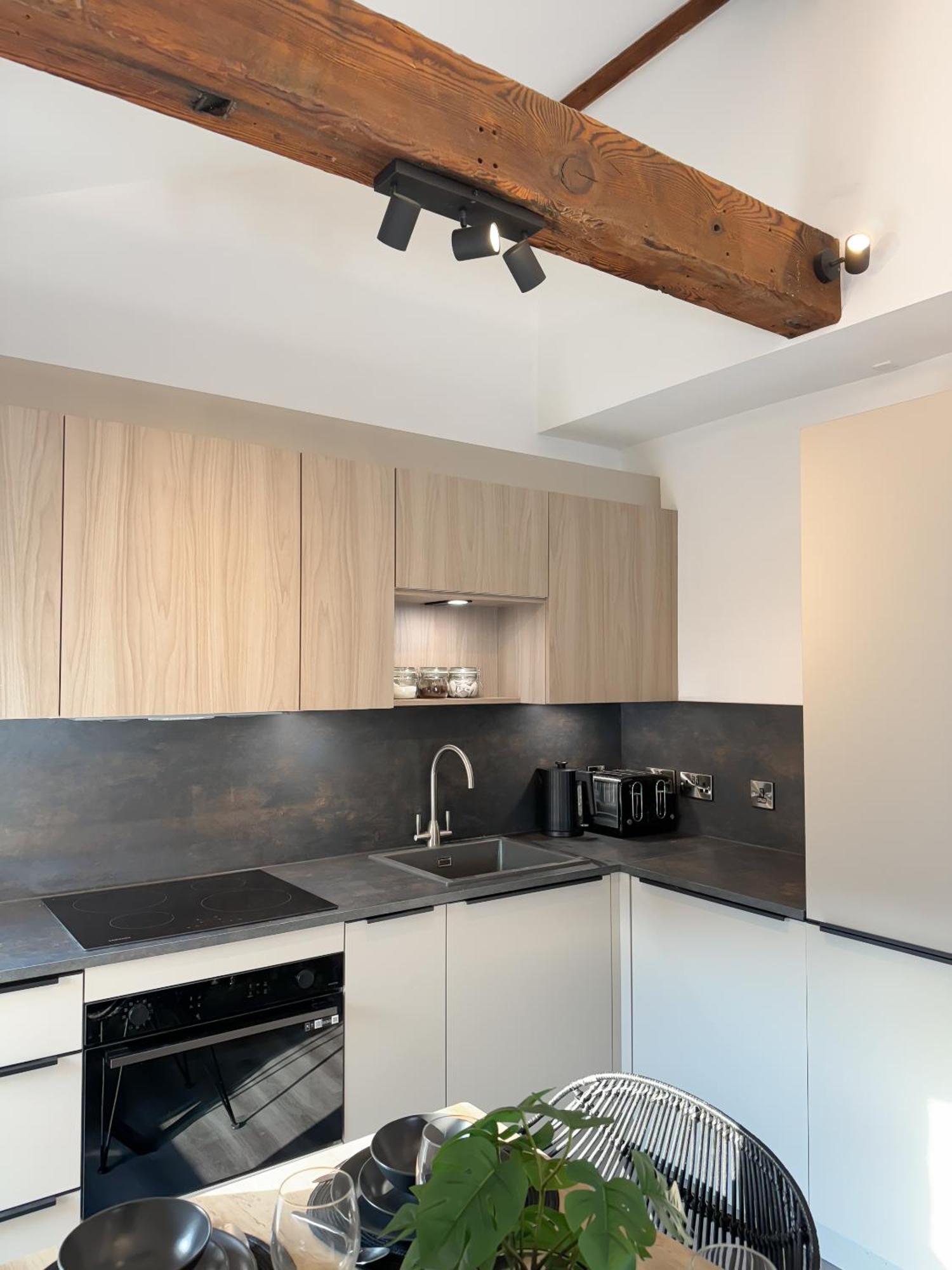 Hull Apartment *